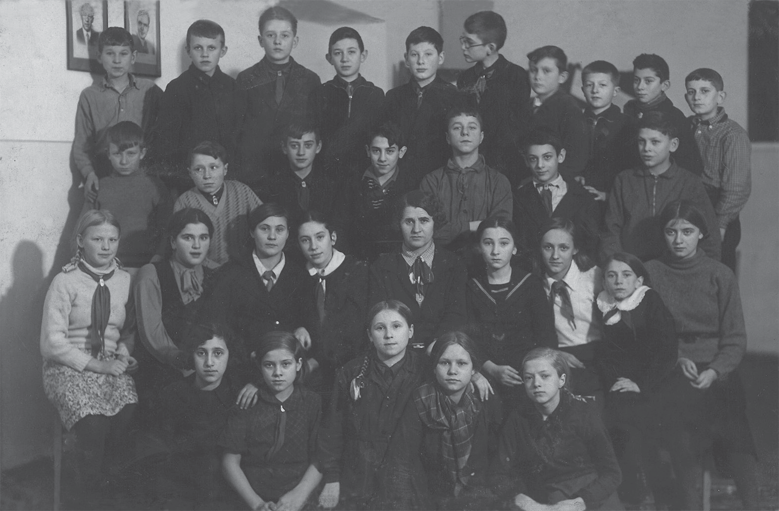 Групповая школьная фотография класса Игоря Мусселиуса, 1935–1936 учебный год